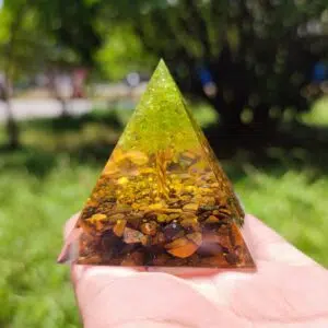 Tijgeroog en Peridot Piramide Orgoniet 6 cm