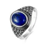 Ovale ring in zilver met Lapis Lazuli.