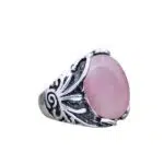 Rozenkwarts ring met ronde steen.
