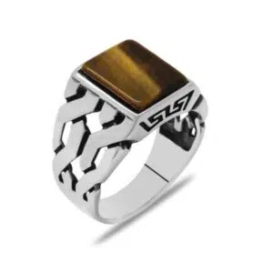 Zilveren ring met tijgeroogschakels.