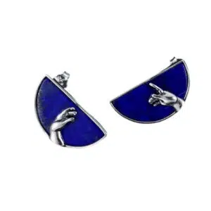 Zilveren oorbellen met Lapis Lazuli en Hand van God.