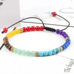 Damesarmband met 7 chakra's en kleine stenen
