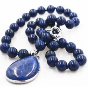 Lapis Lazuli halsketting met druppelvormige hanger.