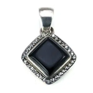 Ketting van onyx en antiek zilver.