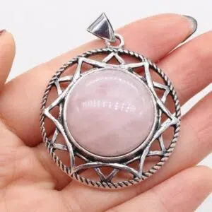 Ketting met hanger van rozenkwartsster.